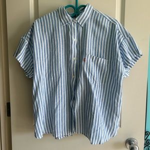 Women’s button up top